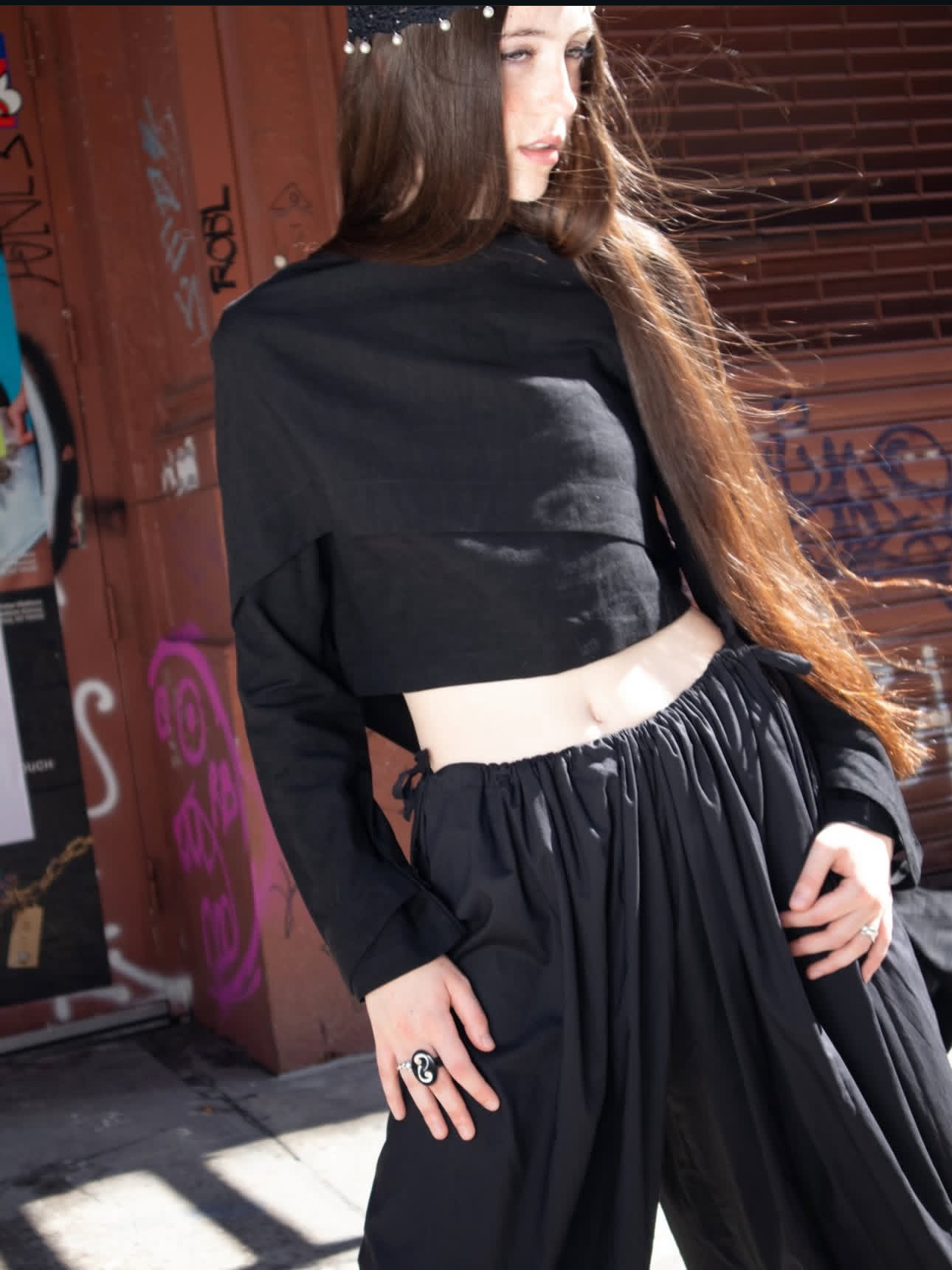 the slow burn shawl top in black, london
