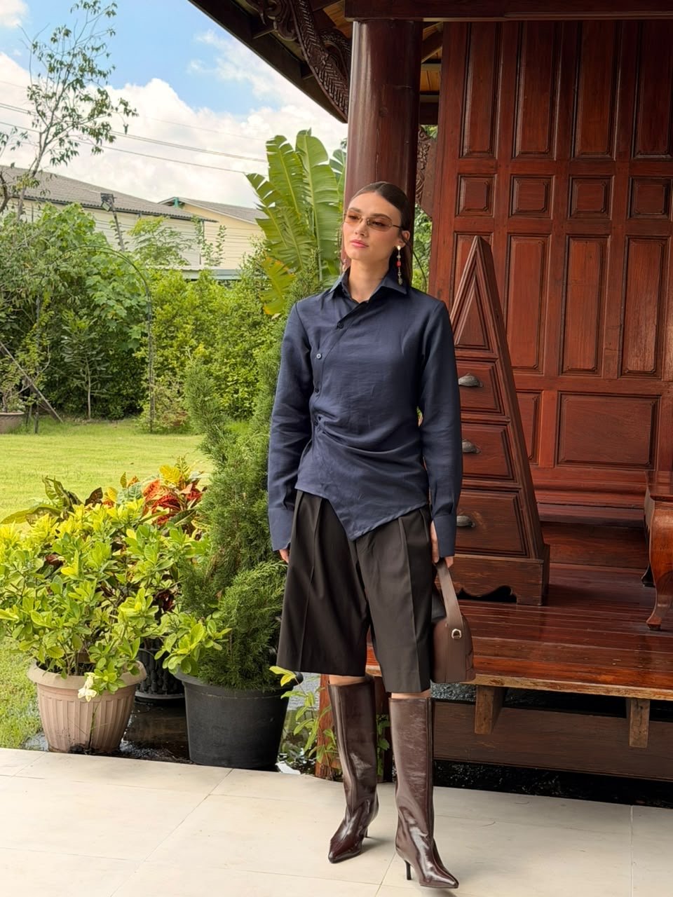 the confession 2.0 top in midnight blue linen